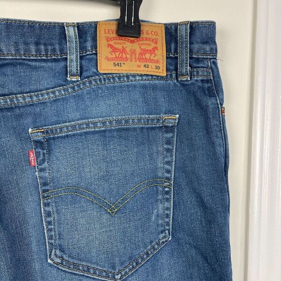 Levi's‎ 541 Athletic Fit Taper 42x30 Cotton Stretch Denim Blue Jeans Medium Zip - Picture 8 of 10